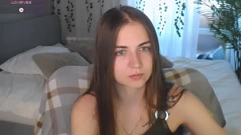 Snapshot of lilu__moon chatting on 5, 6, 2026 lilu__moon online show from 5, 6, 2026