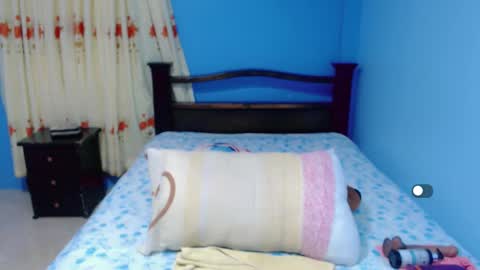 Snapshot of lily_benet1 chatting on 8, 10, 2025 LILYB online show from 8, 10, 2025