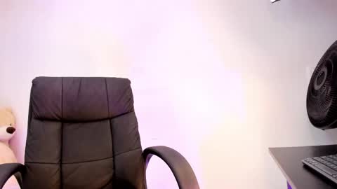 lily_cash1 online show from 8, 4, 2026