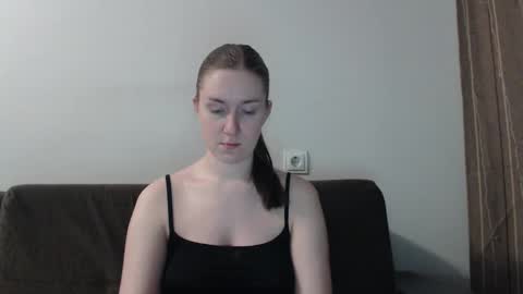 lily_love_x online show from 28, 2, 2025