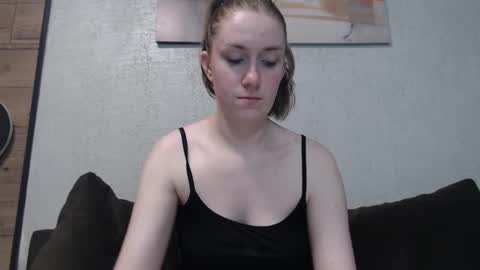 lily_love_x online show from 28, 9, 2025