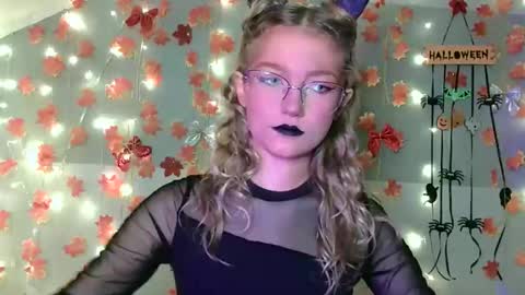 small lily online show from 29, 10, 2025