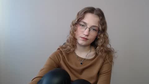 small lily online show from 27, 2, 2026