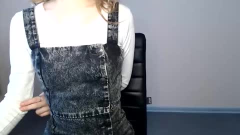 small lily online show from 10, 3, 2026