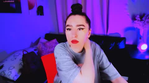 Snapshot of lily_xbaby chatting on 11, 9, 2025 LILY online show from 11, 9, 2025