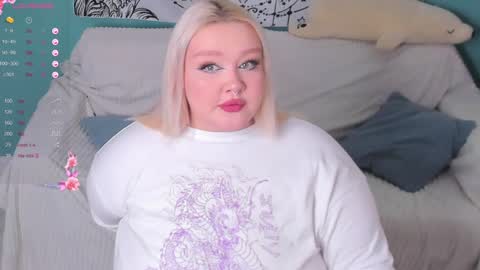 Snapshot of lilybelll chatting on 18, 12, 2024 Lily online show from 18, 12, 2024
