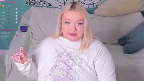 Snapshot of lilybelll chatting on 5, 1, 2025 Lily online show from 5, 1, 2025