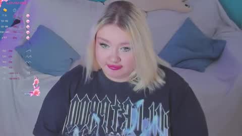Snapshot of lilybelll chatting on 2, 3, 2025 Lily online show from 2, 3, 2025