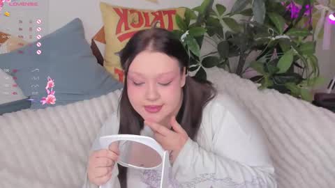 Snapshot of lilybelll chatting on 16, 10, 2025 Lily online show from 16, 10, 2025