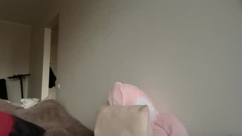 Snapshot of lilycandy_ chatting on 28, 10, 2025 lilycandy_ online show from 28, 10, 2025