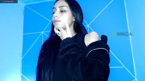 Snapshot of lilylouisee_ chatting on 25, 5, 2026 Liliana louise online show from 25, 5, 2026