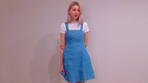 Snapshot of lilylumina_ chatting on 1, 12, 2025 Lily online show from 1, 12, 2025