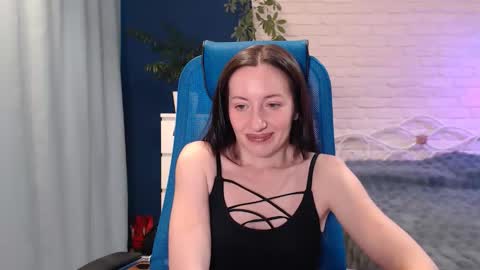Snapshot of lilymellow chatting on 7, 10, 2025 Lily online show from 7, 10, 2025