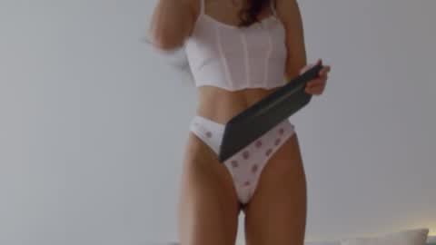 Snapshot of lilyroselyn chatting on 15, 10, 2025 Lily online show from 15, 10, 2025