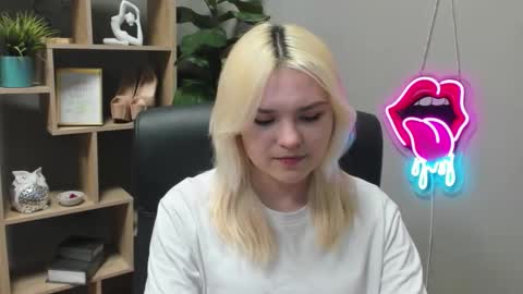 Lily online show from 10, 3, 2026