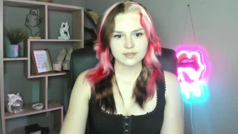 Snapshot of lilysweetxo chatting on 7, 6, 2026 Lily online show from 7, 6, 2026