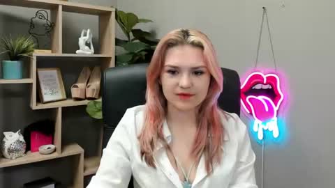 Snapshot of lilysweetxo chatting on 3, 7, 2026 Lily online show from 3, 7, 2026