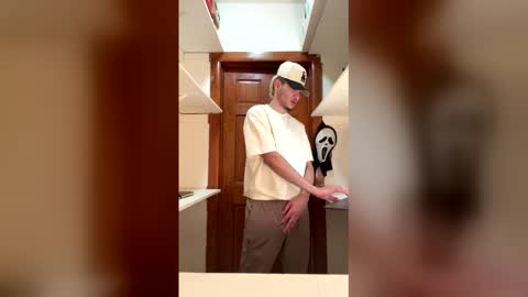 Snapshot of lima_tunes chatting on 16, 12, 2025 lima_tunes online show from 16, 12, 2025