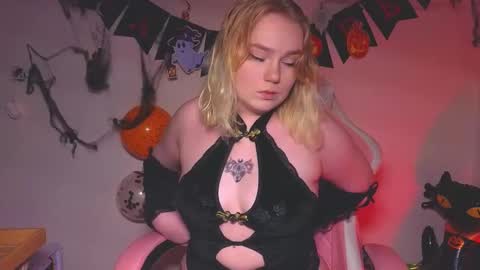 Snapshot of lime_cat chatting on 30, 10, 2025 lime cat online show from 30, 10, 2025