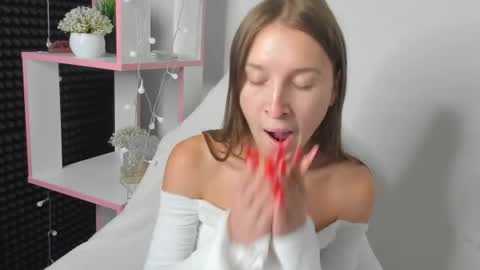 lina_massey online show from 14, 7, 2026
