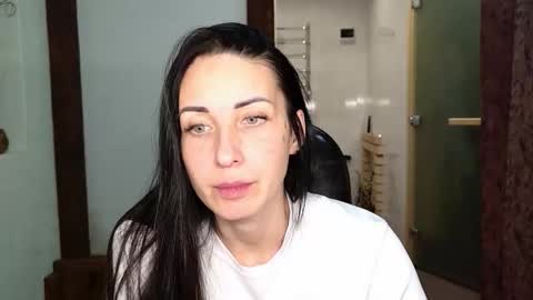 LinaLivee online show from 17, 11, 2025