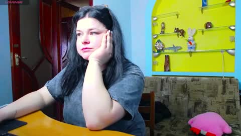 Lina online show from 6, 4, 2026