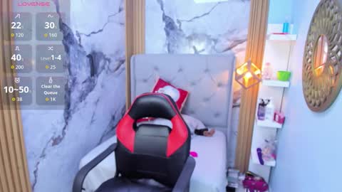 L I N A  online show from 3, 12, 2025