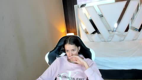 Snapshot of linda4petite chatting on 26, 4, 2026 Linda online show from 26, 4, 2026
