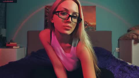 Snapshot of linda_roxy chatting on 26, 1, 2025 Linda online show from 26, 1, 2025