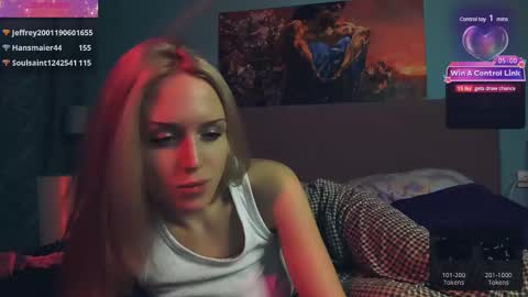 Snapshot of linda_roxy chatting on 2, 3, 2025 Linda online show from 2, 3, 2025