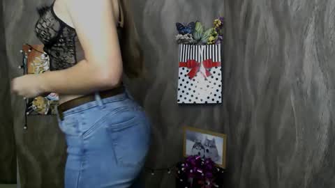 Snapshot of linda_s_ chatting on 11, 10, 2025 Linda online show from 11, 10, 2025