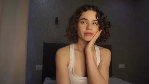 Snapshot of lindaaii chatting on 19, 6, 2026 Linda online show from 19, 6, 2026