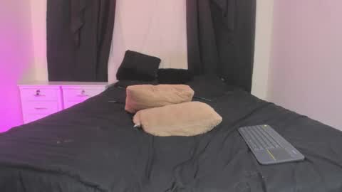 Snapshot of lindacastro2 chatting on 4, 3, 2025 ig linda cw2 online show from 4, 3, 2025