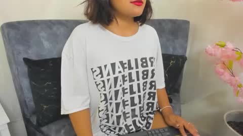 Snapshot of lindacastro2 chatting on 8, 3, 2026 ig linda cw2 online show from 8, 3, 2026