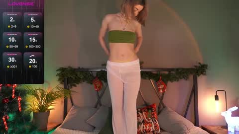 Snapshot of lindathacker chatting on 17, 12, 2024 your Linda is back online show from 17, 12, 2024