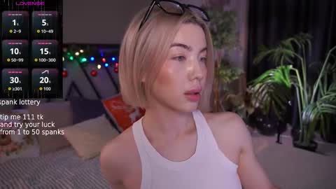 Snapshot of lindathacker chatting on 21, 12, 2025 your Linda is back online show from 21, 12, 2025