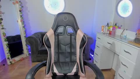 Lindsay    online show from 27, 12, 2024