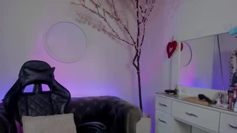 Lindsay    online show from 3, 10, 2025