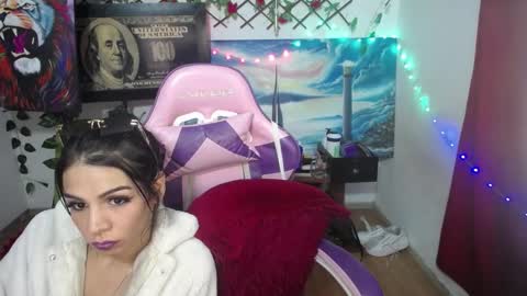 lindsey_2023 online show from 4, 12, 2024