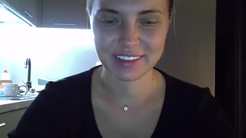 Snapshot of lindsisecret chatting on 12, 9, 2025 Anna online show from 12, 9, 2025