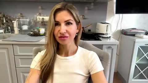 Snapshot of lindsyzinda chatting on 6, 2, 2026 Rita online show from 6, 2, 2026