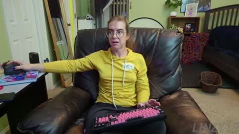 Linzy19 online show from 30, 12, 2024