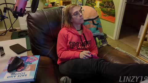 Linzy19 online show from 3, 2, 2025