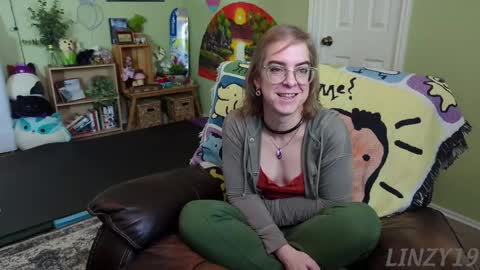 Linzy19 online show from 13, 2, 2025