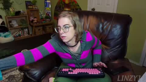 Linzy19 online show from 14, 2, 2025