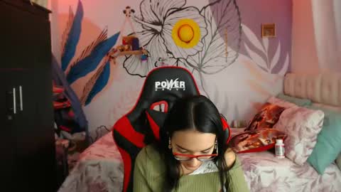 LinzyBaner online show from 5, 1, 2025