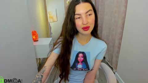 Lira revery online show from 5, 12, 2025