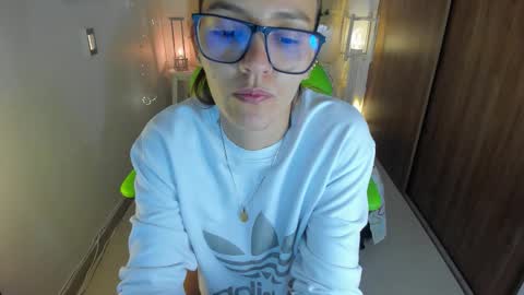 Snapshot of lisa_gerrard_ chatting on 13, 10, 2025 Lisa online show from 13, 10, 2025