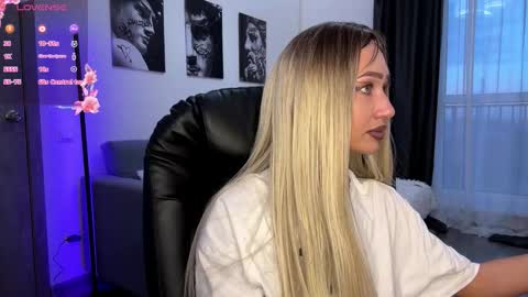 Snapshot of lisa_shultz chatting on 25, 10, 2025 Lisa online show from 25, 10, 2025