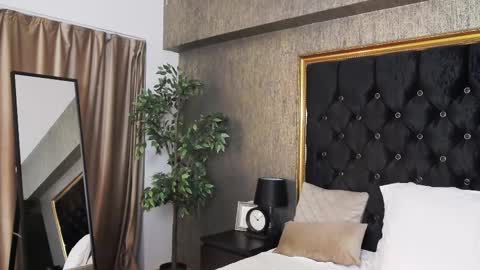 lisacroft online show from 5, 3, 2025